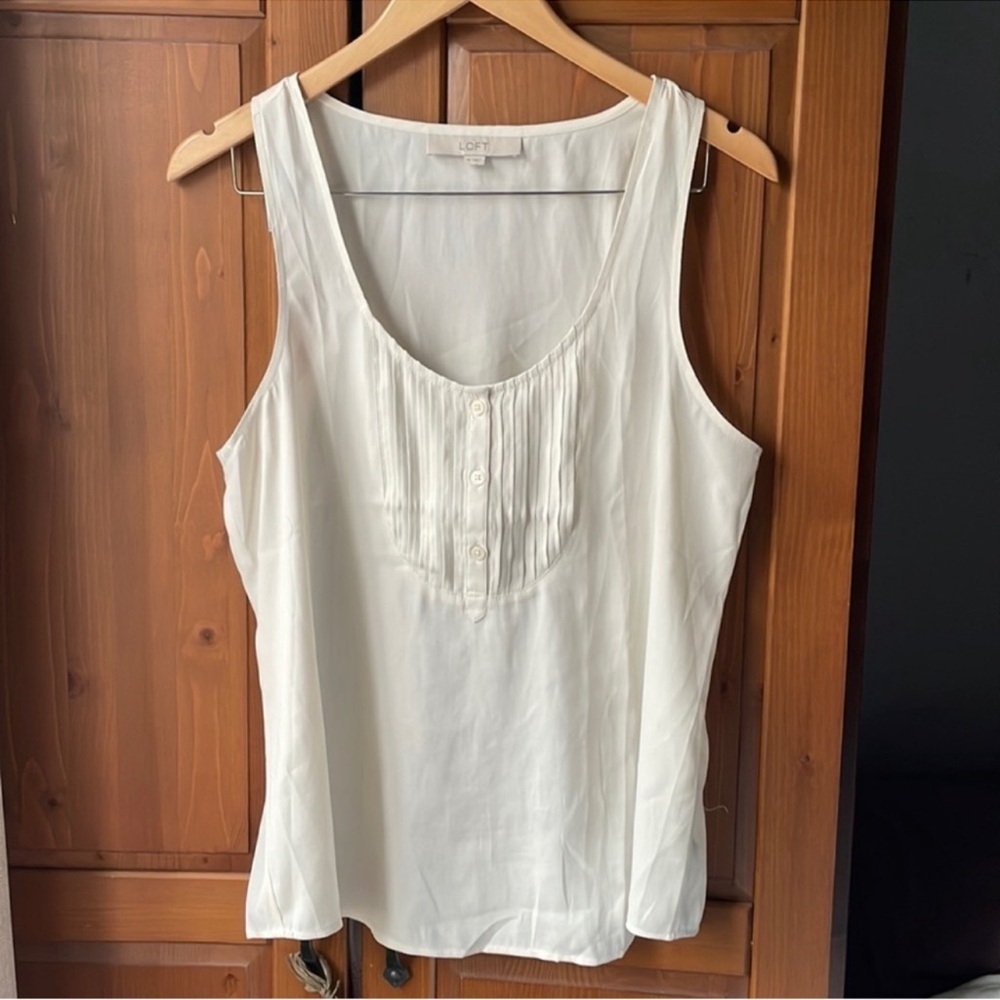 Like New - LOFT Women's White Sleeveless Top Size M (Ptp 20”)